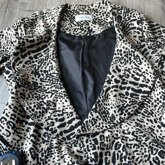 Calvin Klein Leopard Print   waterfall open jacket with three-quarter sleeves - Picture 4 of 7